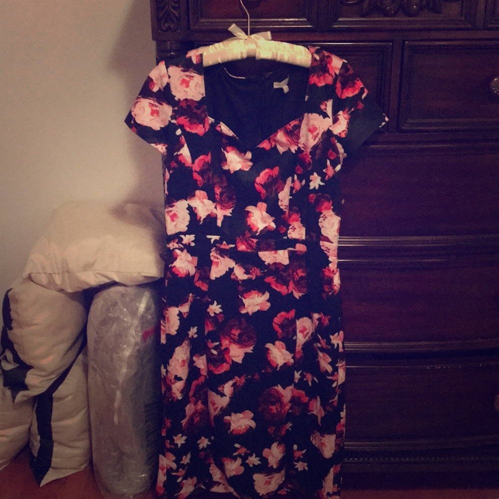 Eva Mendes pink and black floral dress
